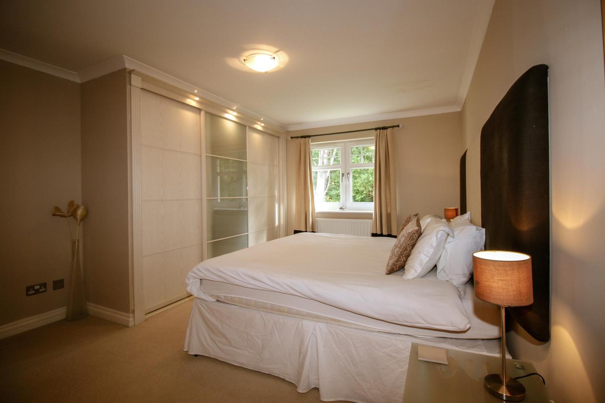 Turnberry Apartments Room photo