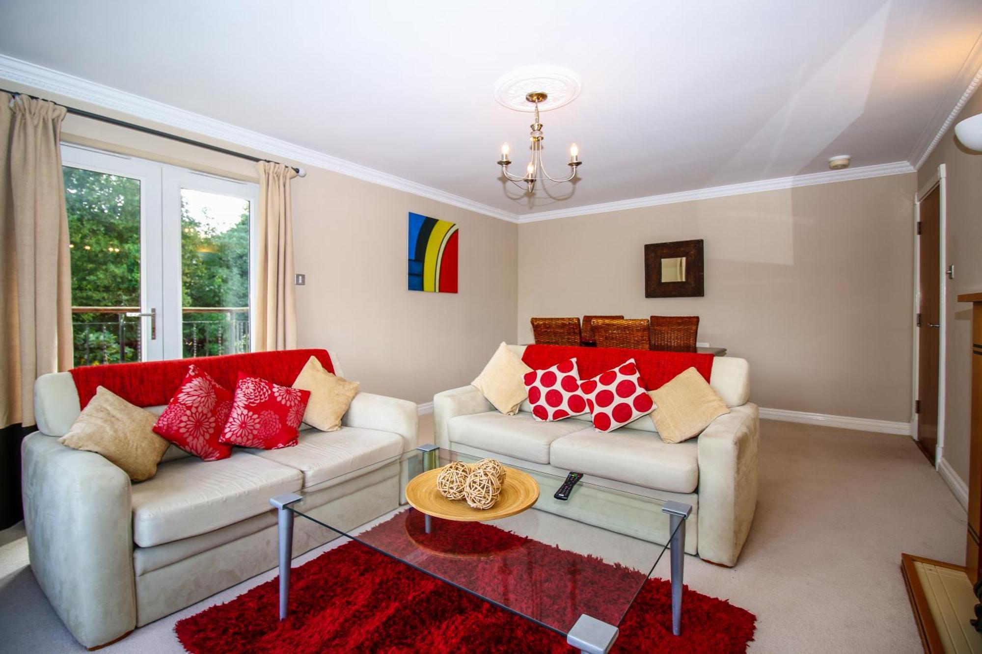Turnberry Apartments Room photo